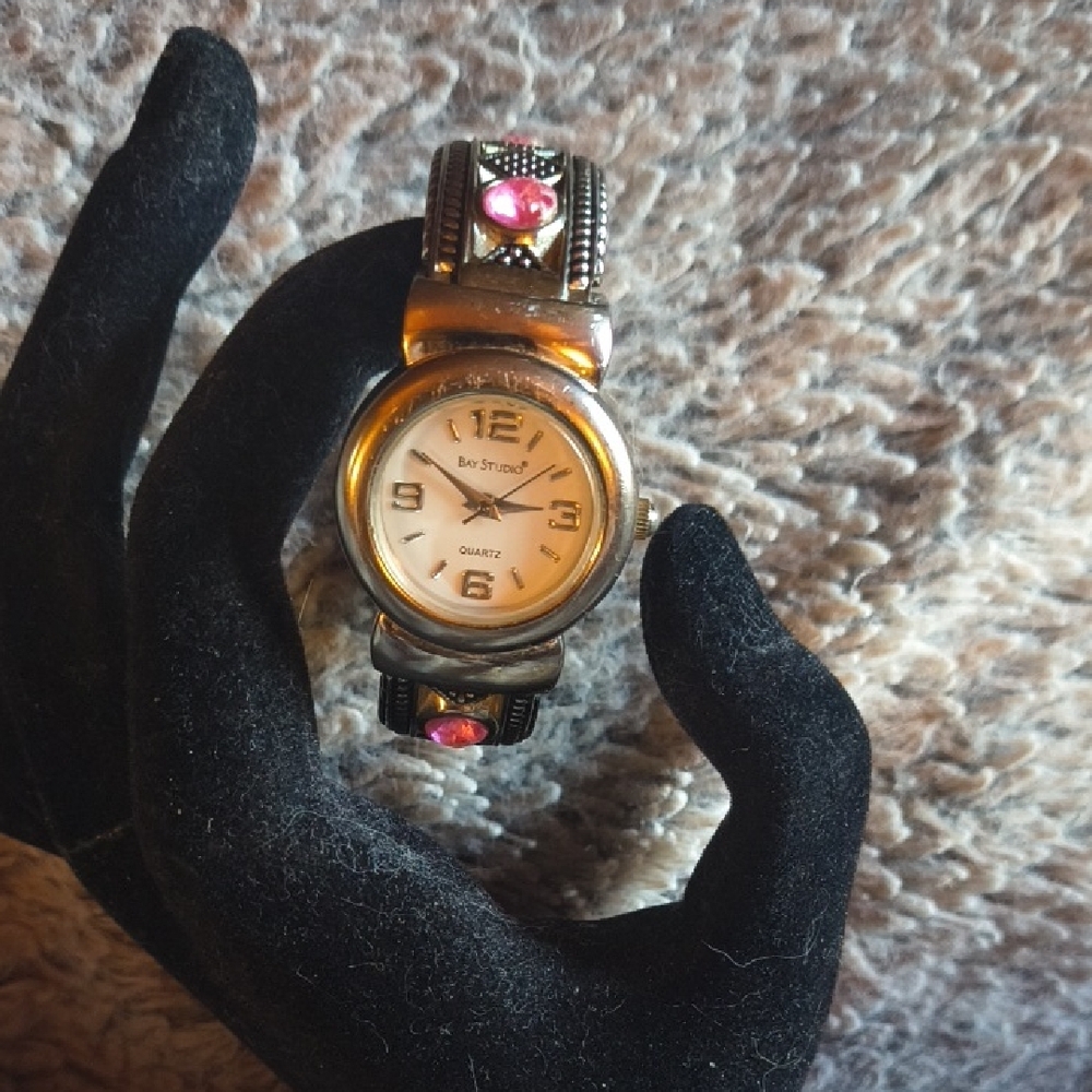 BAY STUDIO Elegant Silver and Pink Women's Watch